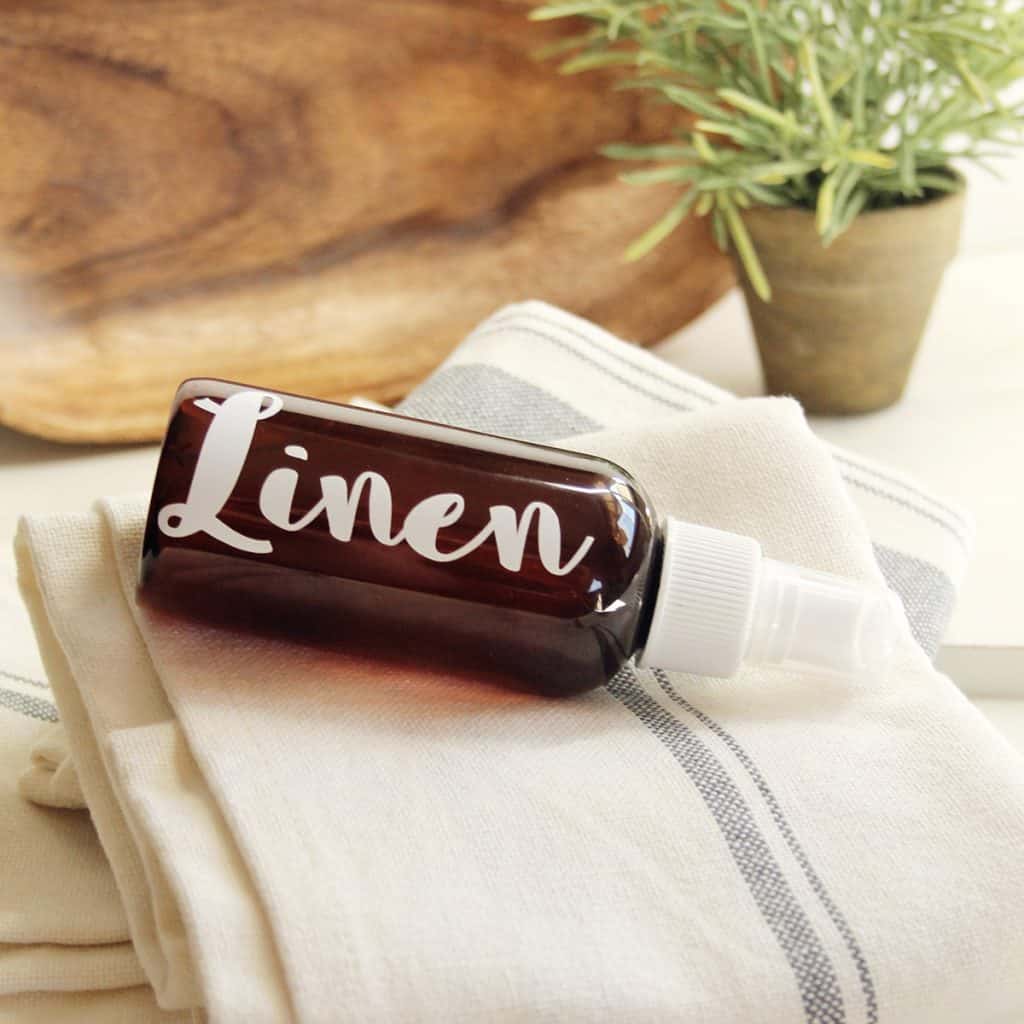 Make A Perfectly Fresh Lemon Vanilla Linen Spray / How Make A Natural Linen Spray