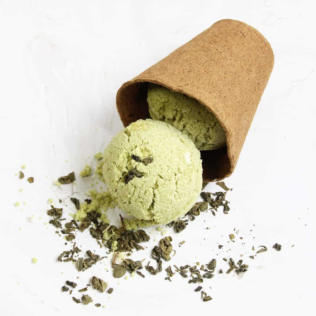 The Anatomy of a Matcha Green Tea Bath Bomb / How to Make Matcha Green Tea Bath Bombs