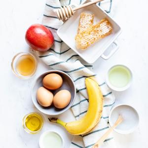 Uncover how to tame frizzy hair naturally with easy natural frizzy hair home remedies. Including hair masks and hot oil treatments made with ingredients from your kitchen.