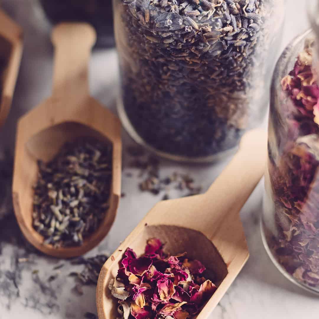 How to Choose the Best Herbs and Essential Oils for Face Steaming