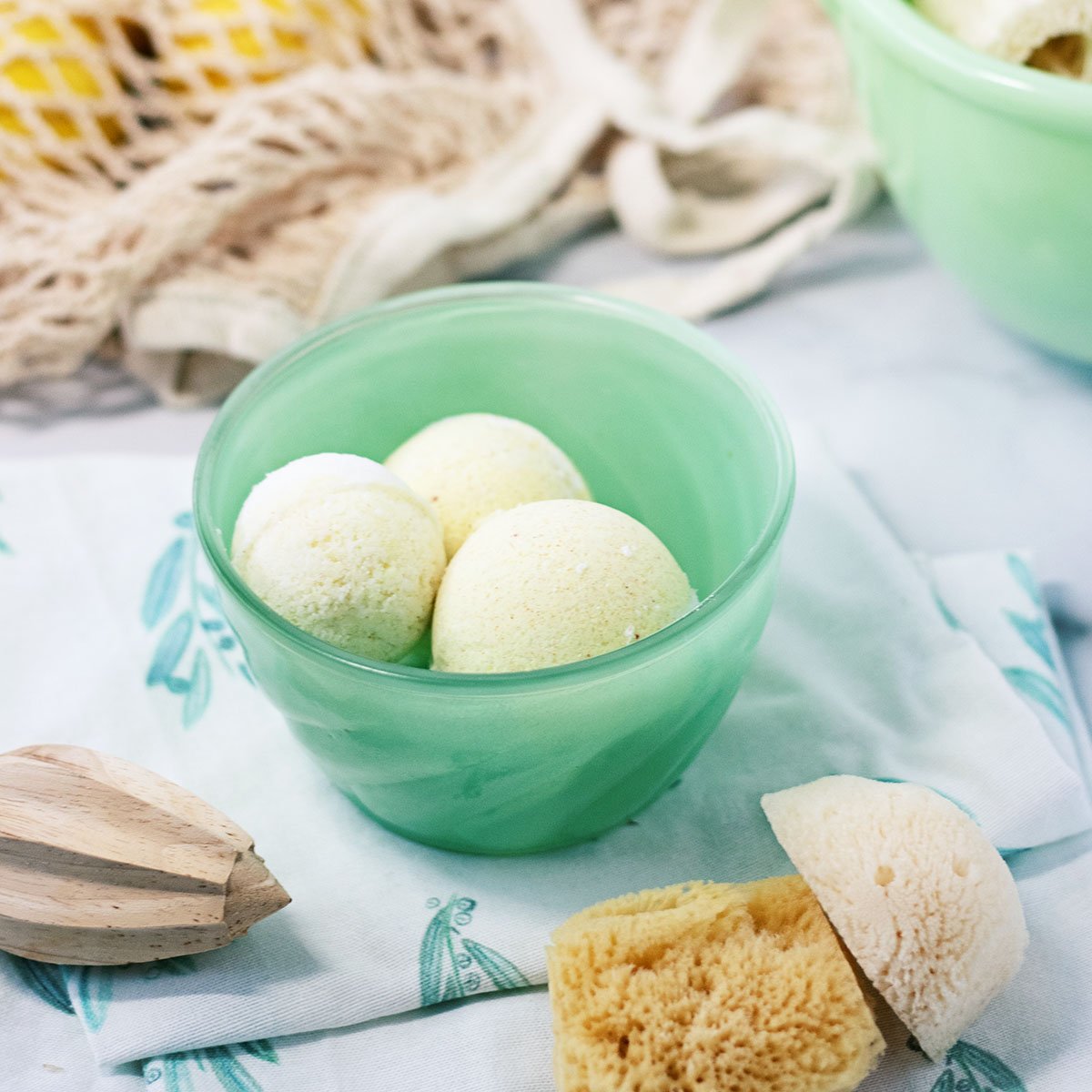 Fresh lemon and creamy sweet vanilla make this essential bath bombs recipe smell just like a slice of lemon meringue pie! And can’t wait to show you how...
