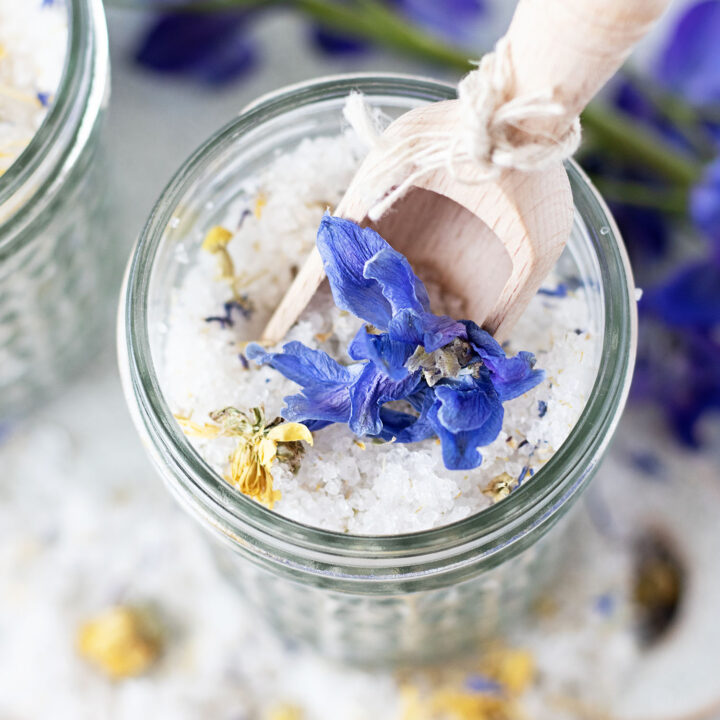 These summer floral bath salts are the perfect balance of cheerful summer yellow and blue flowers chamomile, cornflower, and calendula.