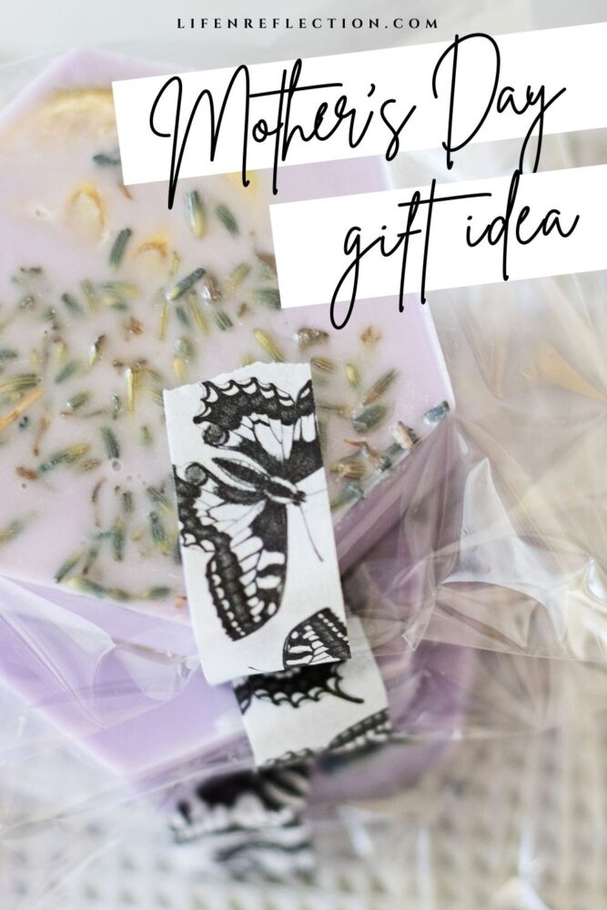 The gorgeous pastel purple color highlighting lavender’s delicate buds in these homemade lemon lavender homemade soap bars is just too irresistible to put in a box. But, I wanted to keep the lavender buds in place, so I slipped them into clear soap bags. Folded
