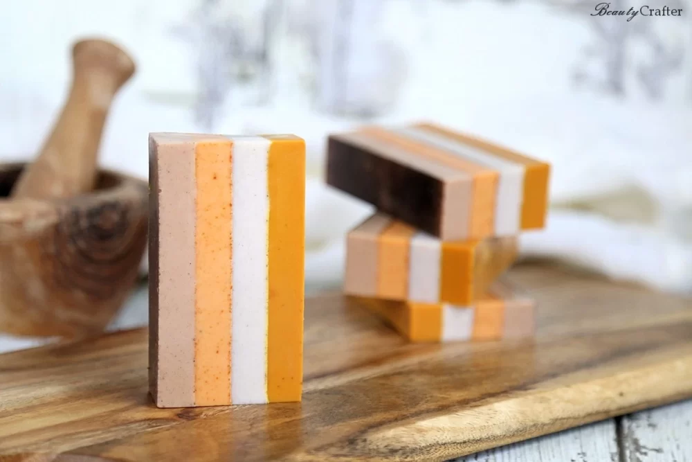 See just how easy it is to make this spice box striped soap. 