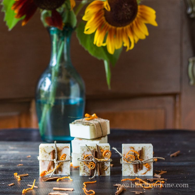 Aren’t these gorgeous fall soaps with cinnamon sticks and orange rinds wrapped with twine? 