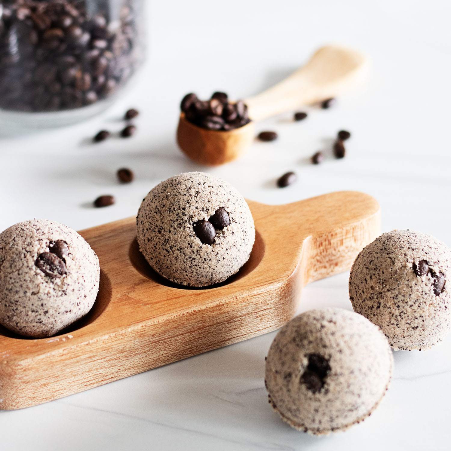You can make a barista-quality coffee and milk bath bomb right at home with this latte coffee bath bomb recipe!