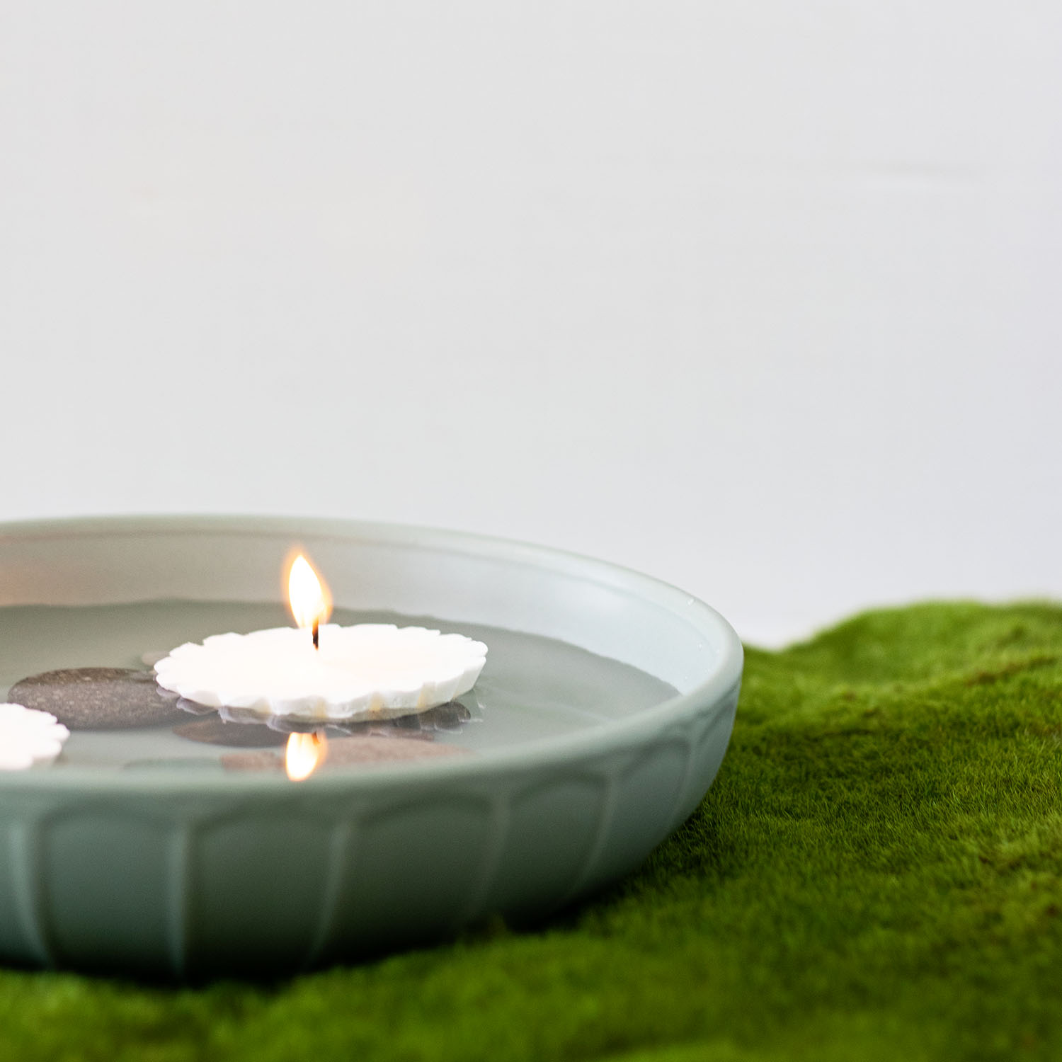 DIY Floating Candle Bowl Centerpiece Idea