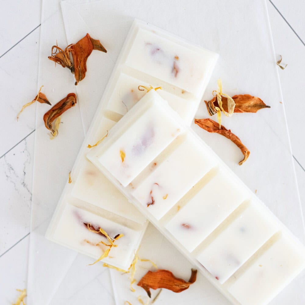 You’ll be hand pouring your own snap bars in no time with these easy to follow instructions for how to make wax melt snap bars and expert tips for success!